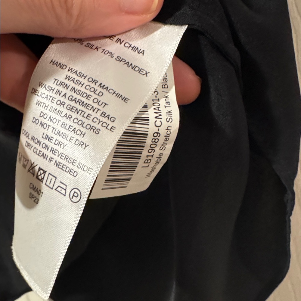 Black quince washable silk stretch top size small - Picture 3 of 4
